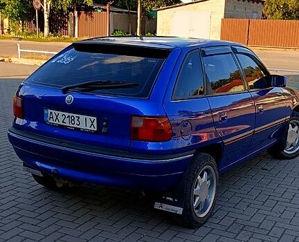 Синий Опель Астра, объемом двигателя 2 л и пробегом 350 тыс. км за 3500 $, фото 4 на Automoto.ua