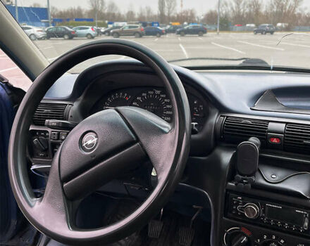 Синий Опель Астра, объемом двигателя 1.6 л и пробегом 418 тыс. км за 2600 $, фото 18 на Automoto.ua