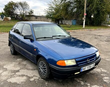 Синий Опель Астра, объемом двигателя 1.4 л и пробегом 250 тыс. км за 850 $, фото 3 на Automoto.ua