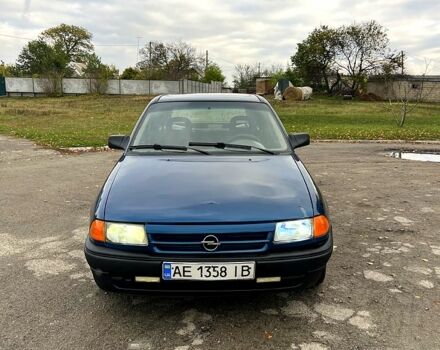 Синий Опель Астра, объемом двигателя 1.4 л и пробегом 250 тыс. км за 850 $, фото 2 на Automoto.ua