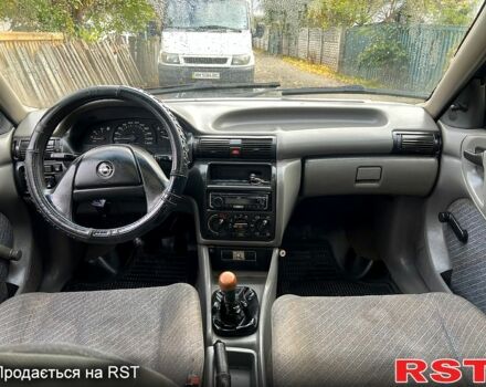 Синий Опель Астра, объемом двигателя 1.4 л и пробегом 250 тыс. км за 850 $, фото 9 на Automoto.ua