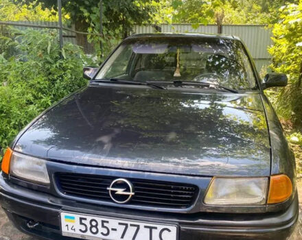 Синий Опель Астра, объемом двигателя 1.7 л и пробегом 350 тыс. км за 700 $, фото 2 на Automoto.ua