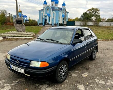Синий Опель Астра, объемом двигателя 1.4 л и пробегом 250 тыс. км за 850 $, фото 1 на Automoto.ua