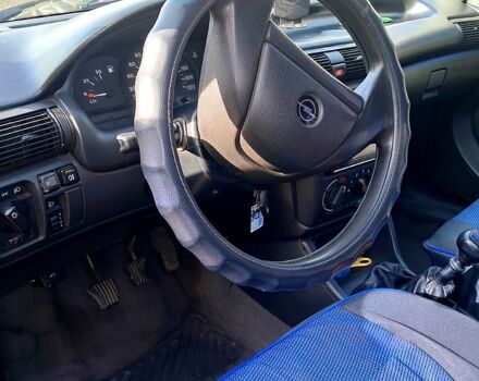 Синий Опель Астра, объемом двигателя 1.4 л и пробегом 200 тыс. км за 2100 $, фото 4 на Automoto.ua