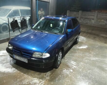 Синий Опель Астра, объемом двигателя 1.4 л и пробегом 400 тыс. км за 1100 $, фото 2 на Automoto.ua