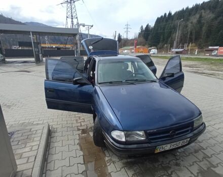 Синий Опель Астра, объемом двигателя 1.4 л и пробегом 400 тыс. км за 1100 $, фото 4 на Automoto.ua