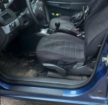 Синий Опель Астра, объемом двигателя 1.36 л и пробегом 254 тыс. км за 4000 $, фото 2 на Automoto.ua