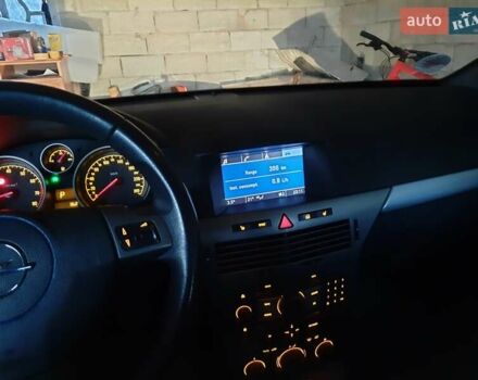 Синий Опель Астра, объемом двигателя 1.8 л и пробегом 250 тыс. км за 5500 $, фото 4 на Automoto.ua