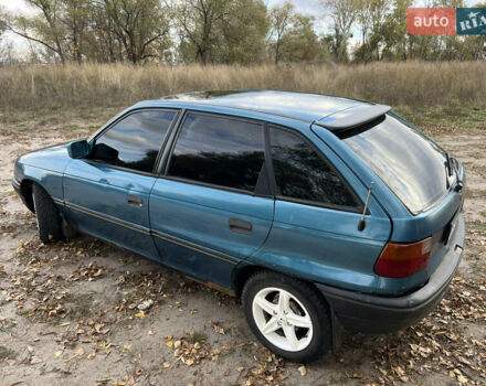 Синий Опель Астра, объемом двигателя 1.8 л и пробегом 321 тыс. км за 1250 $, фото 4 на Automoto.ua