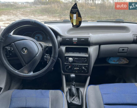 Синий Опель Астра, объемом двигателя 1.8 л и пробегом 321 тыс. км за 1250 $, фото 7 на Automoto.ua