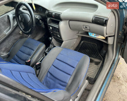 Синий Опель Астра, объемом двигателя 1.8 л и пробегом 321 тыс. км за 1250 $, фото 5 на Automoto.ua