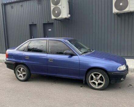 Синий Опель Астра, объемом двигателя 1.4 л и пробегом 250 тыс. км за 1300 $, фото 2 на Automoto.ua