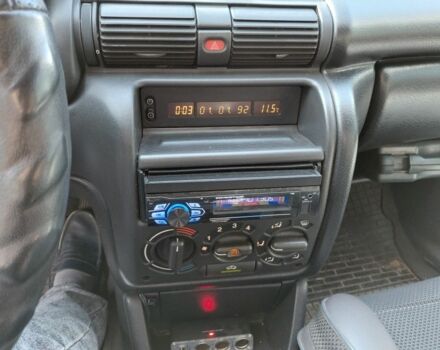 Синий Опель Астра, объемом двигателя 1.6 л и пробегом 324 тыс. км за 1800 $, фото 5 на Automoto.ua