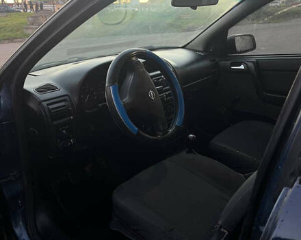 Синий Опель Астра, объемом двигателя 1.36 л и пробегом 250 тыс. км за 2700 $, фото 5 на Automoto.ua