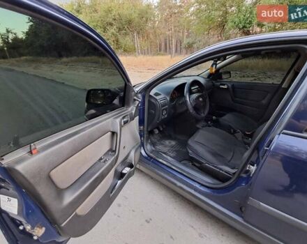 Синий Опель Астра, объемом двигателя 1.36 л и пробегом 250 тыс. км за 3599 $, фото 12 на Automoto.ua