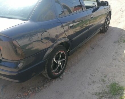 Синий Опель Астра, объемом двигателя 1.6 л и пробегом 215 тыс. км за 3000 $, фото 2 на Automoto.ua