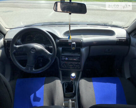 Синій Опель Астра, об'ємом двигуна 1.6 л та пробігом 250 тис. км за 1750 $, фото 5 на Automoto.ua