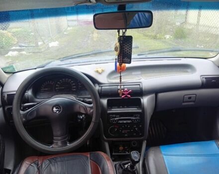 Синий Опель Астра, объемом двигателя 1.8 л и пробегом 300 тыс. км за 1050 $, фото 1 на Automoto.ua