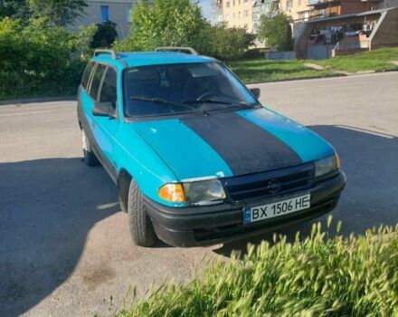 Синий Опель Астра, объемом двигателя 1.4 л и пробегом 300 тыс. км за 700 $, фото 2 на Automoto.ua