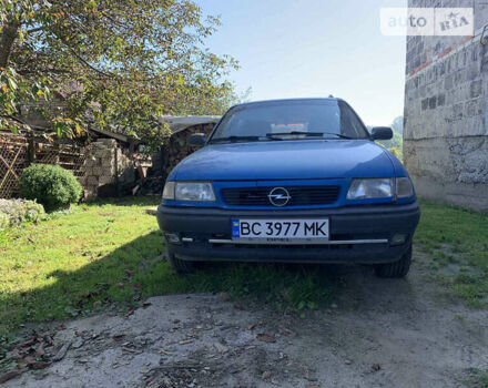 Синий Опель Астра, объемом двигателя 1.4 л и пробегом 300 тыс. км за 1300 $, фото 3 на Automoto.ua