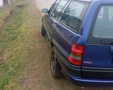 Синий Опель Астра, объемом двигателя 1.6 л и пробегом 278 тыс. км за 1550 $, фото 4 на Automoto.ua