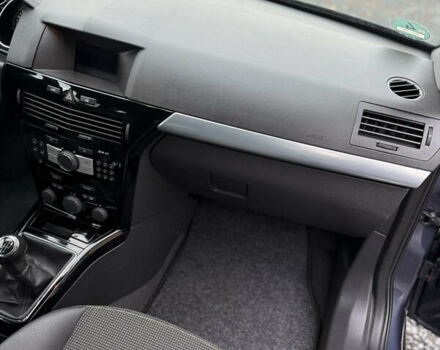 Опель Астра 2009 в Луцке на Automoto.ua Синий Опель Астра, объемом двигателя 1.8 л и пробегом 191 тыс. км за 6799 $, фото 103 на Automoto.ua