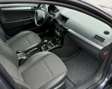 Опель Астра 2009 в Луцке на Automoto.ua Синий Опель Астра, объемом двигателя 1.8 л и пробегом 191 тыс. км за 6799 $, фото 100 на Automoto.ua