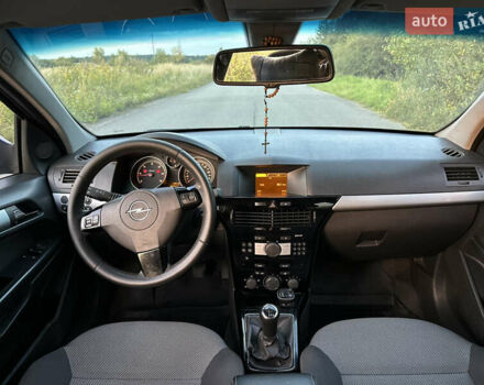Синий Опель Астра, объемом двигателя 1.7 л и пробегом 303 тыс. км за 5600 $, фото 8 на Automoto.ua