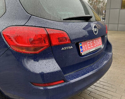 Синий Опель Астра, объемом двигателя 1.7 л и пробегом 211 тыс. км за 6400 $, фото 6 на Automoto.ua