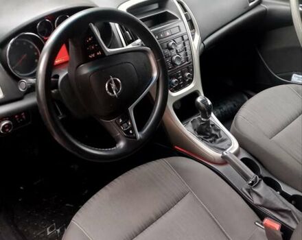 Синий Опель Астра, объемом двигателя 1.4 л и пробегом 300 тыс. км за 5900 $, фото 4 на Automoto.ua