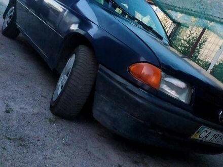 Опель Астра 1992 в Житомире на Automoto.ua Синий Опель Астра, объемом двигателя 1.6 л и пробегом 300 тыс. км за 1500 $, фото 1 на Automoto.ua