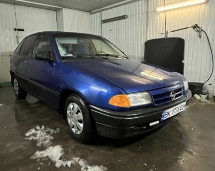 Синий Опель Астра, объемом двигателя 1.6 л и пробегом 200 тыс. км за 700 $, фото 1 на Automoto.ua