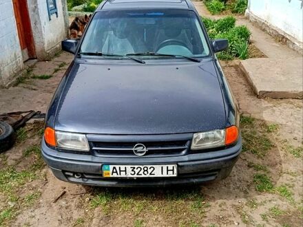 Синий Опель Астра, объемом двигателя 17 л и пробегом 430 тыс. км за 1600 $, фото 1 на Automoto.ua