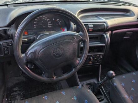 Синий Опель Астра, объемом двигателя 1.4 л и пробегом 300 тыс. км за 1700 $, фото 1 на Automoto.ua