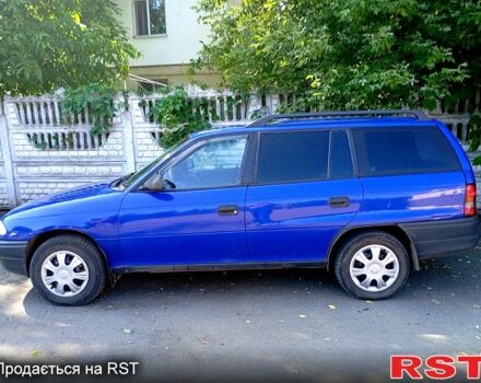 Синий Опель Астра, объемом двигателя 1.7 л и пробегом 300 тыс. км за 2200 $, фото 1 на Automoto.ua