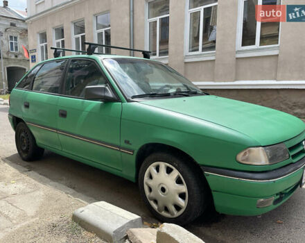 Зеленый Опель Астра, объемом двигателя 1.8 л и пробегом 370 тыс. км за 2000 $, фото 2 на Automoto.ua