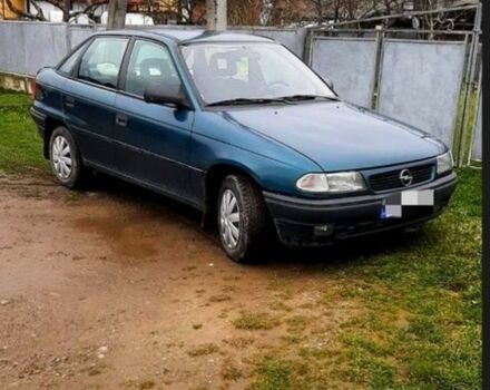 Зеленый Опель Астра, объемом двигателя 1.4 л и пробегом 330 тыс. км за 1800 $, фото 1 на Automoto.ua