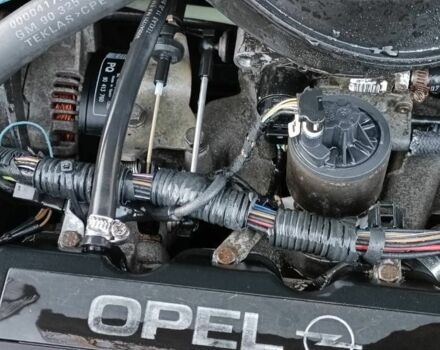 Зеленый Опель Астра, объемом двигателя 1.6 л и пробегом 360 тыс. км за 595 $, фото 4 на Automoto.ua