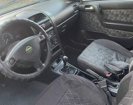 Зеленый Опель Астра, объемом двигателя 1.6 л и пробегом 227 тыс. км за 2100 $, фото 7 на Automoto.ua