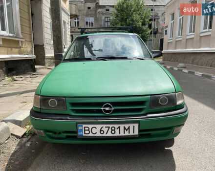 Зелений Опель Астра, об'ємом двигуна 1.8 л та пробігом 370 тис. км за 2000 $, фото 1 на Automoto.ua