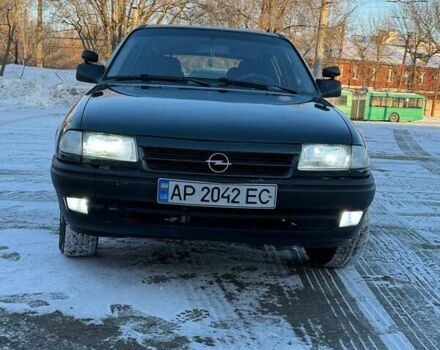 Зеленый Опель Астра, объемом двигателя 1.6 л и пробегом 382 тыс. км за 2400 $, фото 1 на Automoto.ua
