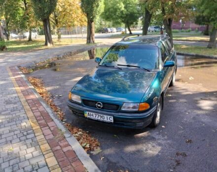 Зеленый Опель Астра, объемом двигателя 1.6 л и пробегом 259 тыс. км за 1600 $, фото 1 на Automoto.ua