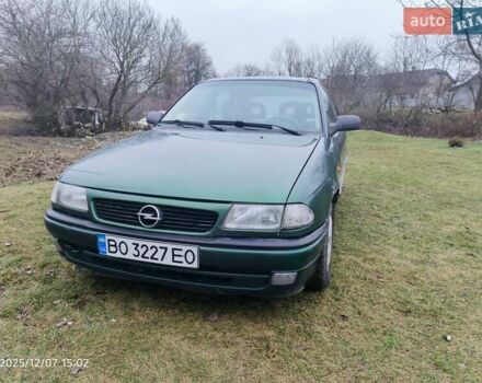 Зеленый Опель Астра, объемом двигателя 1.6 л и пробегом 300 тыс. км за 1000 $, фото 1 на Automoto.ua