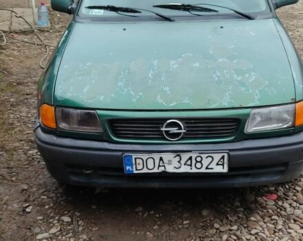 Зеленый Опель Астра, объемом двигателя 1 л и пробегом 366 тыс. км за 500 $, фото 1 на Automoto.ua