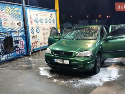 Зеленый Опель Астра, объемом двигателя 1.6 л и пробегом 300 тыс. км за 3000 $, фото 1 на Automoto.ua