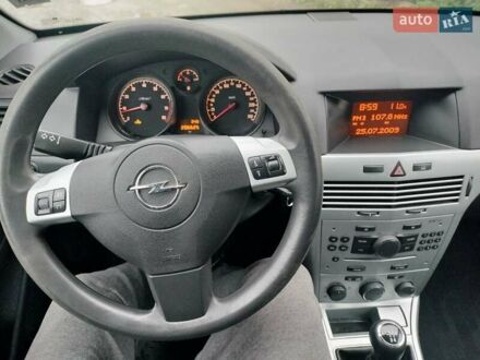 Опель Астра 2009 в Остоге на Automoto.ua Зеленый Опель Астра, объемом двигателя 1.6 л и пробегом 206 тыс. км за 5450 $, фото 1 на Automoto.ua