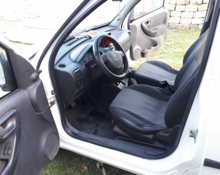 Белый Опель Кампо, объемом двигателя 1.3 л и пробегом 300 тыс. км за 3500 $, фото 4 на Automoto.ua