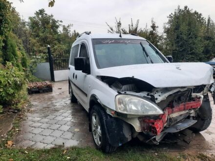 Опель Кампо 2006 в Кельменцах на Automoto.ua Белый Опель Кампо, объемом двигателя 3 л и пробегом 250 тыс. км за 2350 $, фото 1 на Automoto.ua