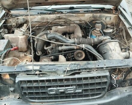 Черный Опель Кампо, объемом двигателя 2.7 л и пробегом 340 тыс. км за 949 $, фото 1 на Automoto.ua