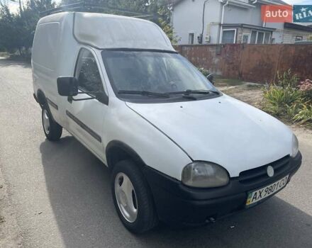 Белый Опель Комбо груз.-пасс., объемом двигателя 1.4 л и пробегом 274 тыс. км за 1300 $, фото 2 на Automoto.ua